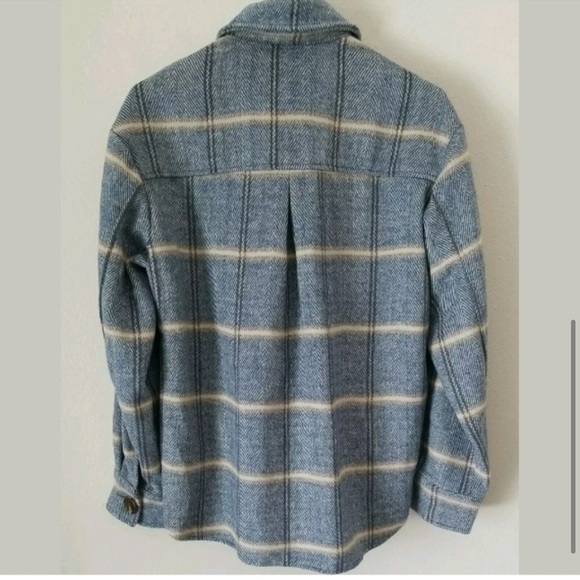 Thick and Cozy Shacket - Picture 3 of 5